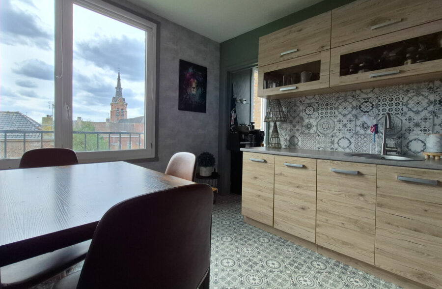 Superbe appartement  lumineux avec 3 chambres dans une résidence prisée, avec cave et stationnement