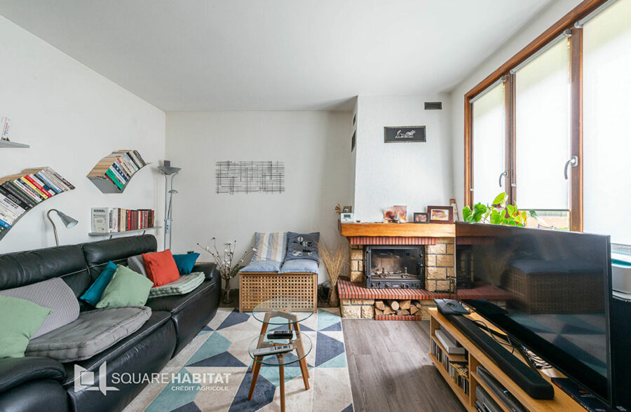 Maison semi-individuelle 3 chambres avec jardin, garage et sous-sol complet