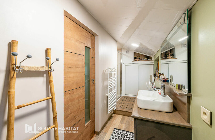 Maison semi-individuelle 3 chambres avec jardin, garage et sous-sol complet