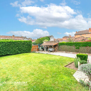 Maison semi-individuelle 3 chambres avec jardin, garage et sous-sol complet