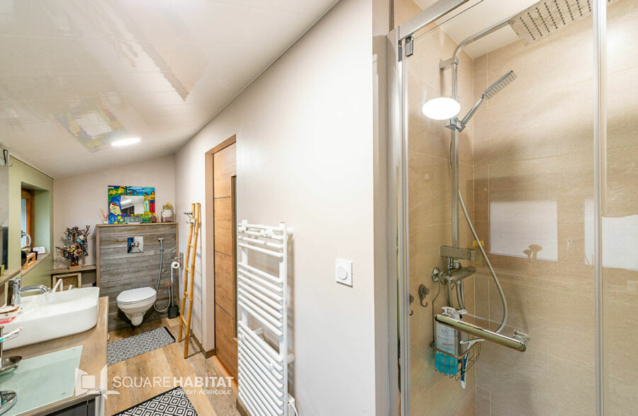 Maison semi-individuelle 3 chambres avec jardin, garage et sous-sol complet