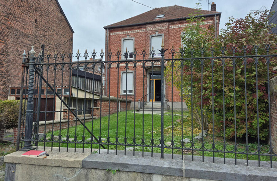 Maison Jeumont 10 pièce(s) 210.80 m2