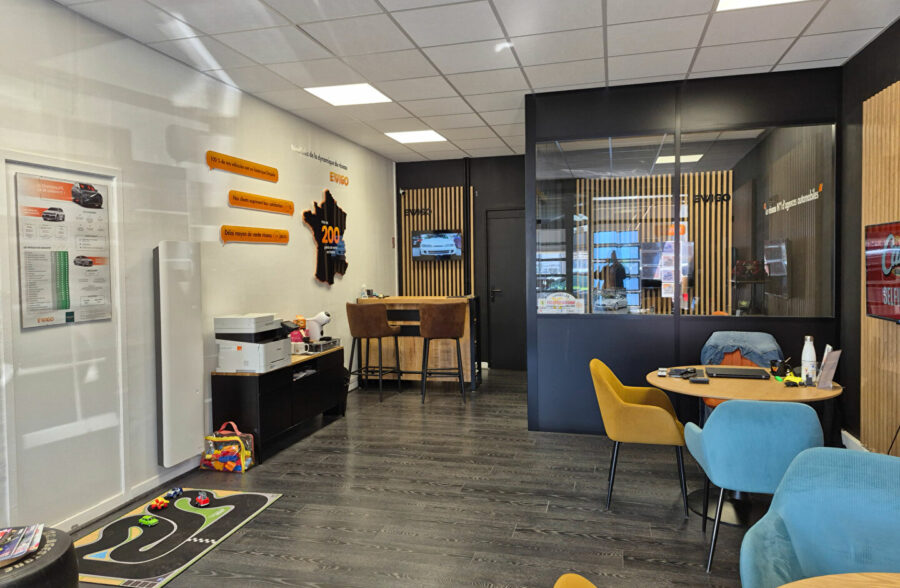 Local commercial Lens