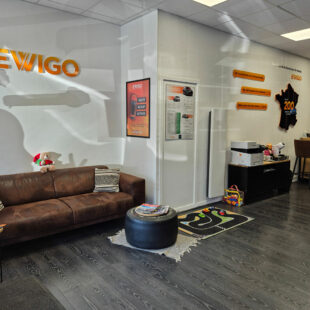 Local commercial Lens