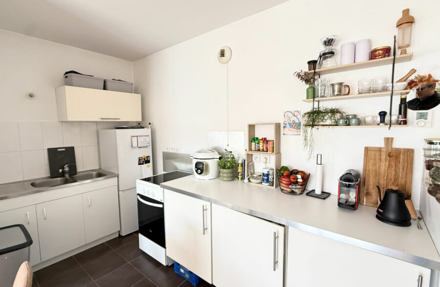 APPARTEMENT DE TYPE 2 AVEC TERRASSE, CAVE ET GARAGE VENDU LOUE