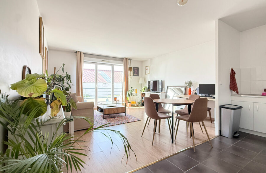 APPARTEMENT DE TYPE 2 AVEC TERRASSE, CAVE ET GARAGE VENDU LOUE