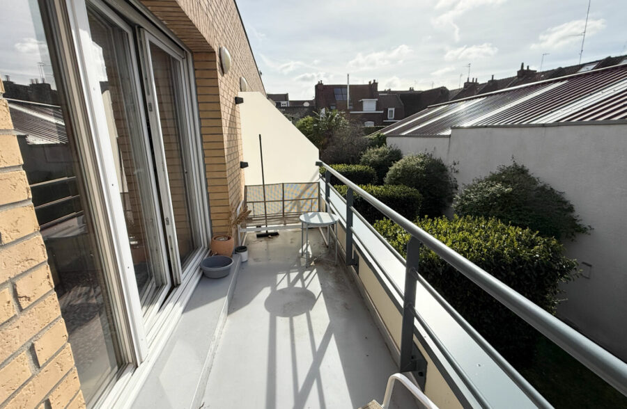 APPARTEMENT DE TYPE 2 AVEC TERRASSE, CAVE ET GARAGE VENDU LOUE