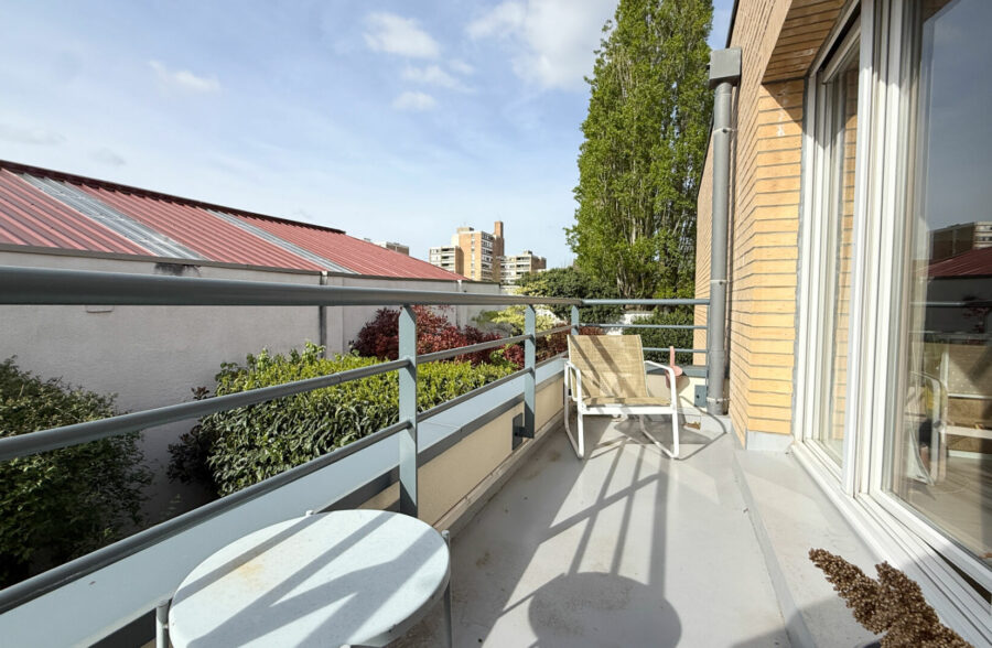 APPARTEMENT DE TYPE 2 AVEC TERRASSE, CAVE ET GARAGE VENDU LOUE