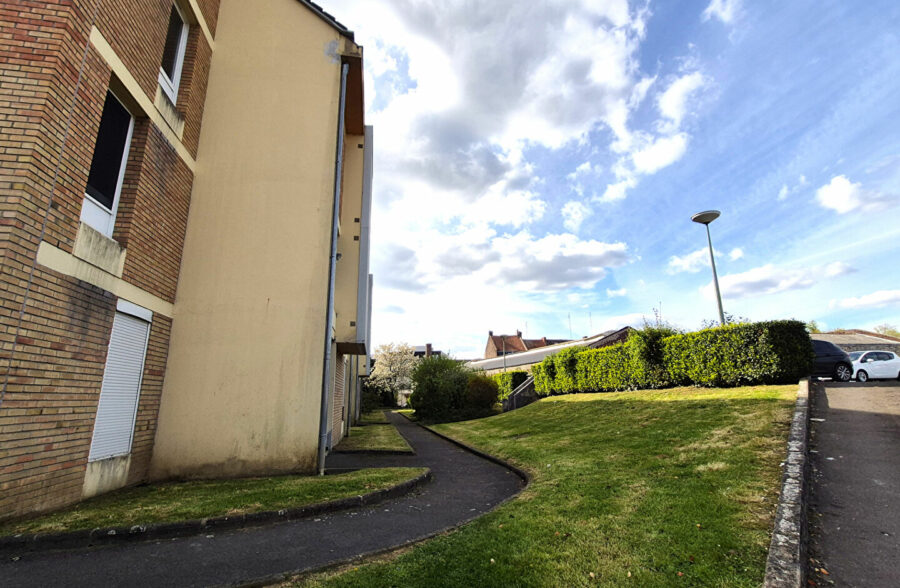 APPARTEMENT TYPE 2 AVEC BALCON ET PARKING