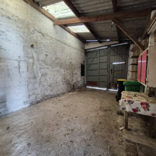 Maison semi individuelle, 3 chambres, cour et grand garage