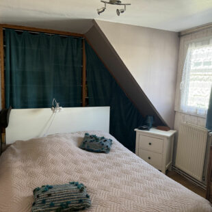 Maison semi–flamande large – 3 chambres – Jardin 180 m² env. – Garage