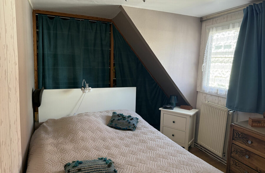 Maison semi–flamande large – 3 chambres – Jardin 180 m² env. – Garage