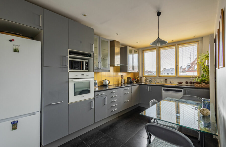 Superbe appartement au dernier étage proximité de la gare et grand place