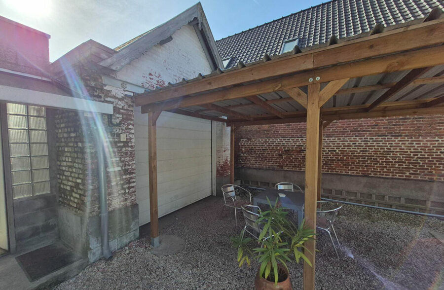 INVESTISSEMENT: Maison et local commercial Maresches 154 m2