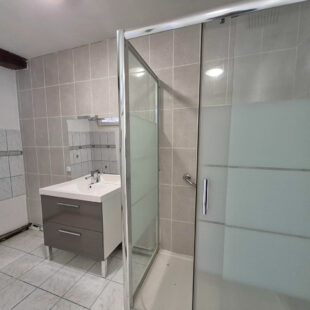 INVESTISSEMENT: Maison et local commercial Maresches 154 m2