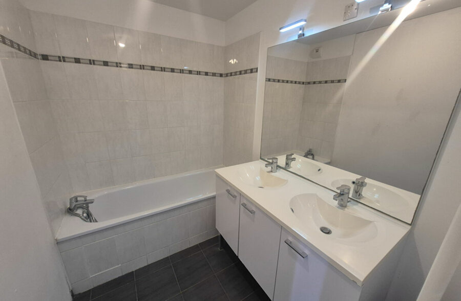 Appartement Haubourdin 2 chambres, double terrasse, parking privatif.