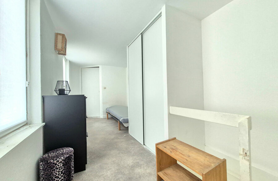 EXCLUSIVITÉ LILLE WAZEMMES / SAINT-MICHEL : T1 BIS EN DUPLEX AVEC TERRASSE PRIVATIVE