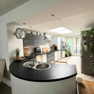 Halluin Maison de 150 m², 4 chambres, bureau et jardin.