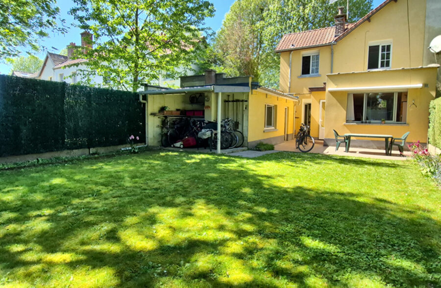 Joli semi plain-pied dans un environnement calme dans le nouveau Roubaix, doté d’un jardin et d’un garage.