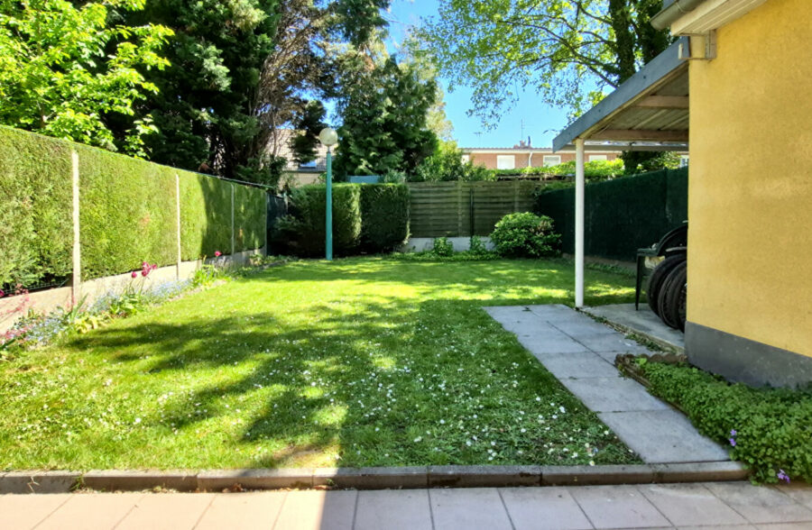 Joli semi plain-pied dans un environnement calme dans le nouveau Roubaix, doté d’un jardin et d’un garage.