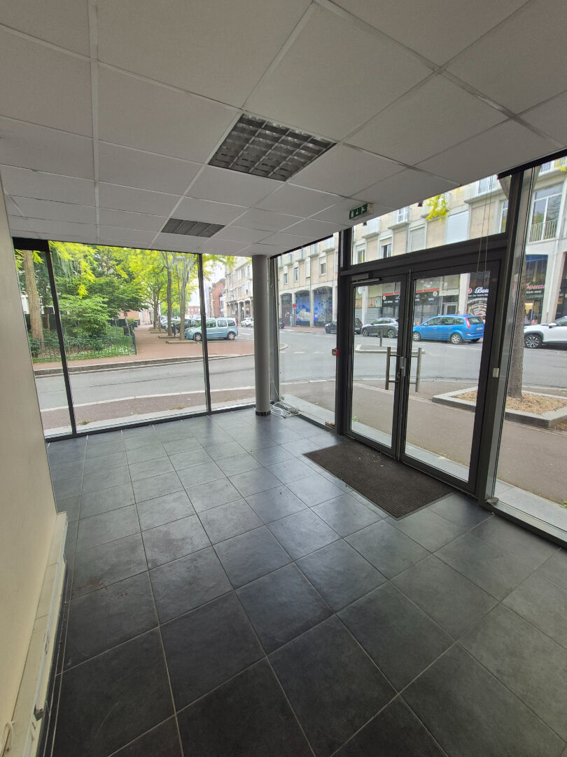 Local commercial en angle de rue – Douai centre