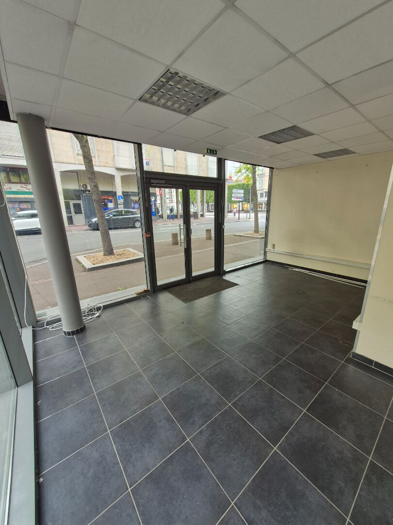 Local commercial en angle de rue – Douai centre