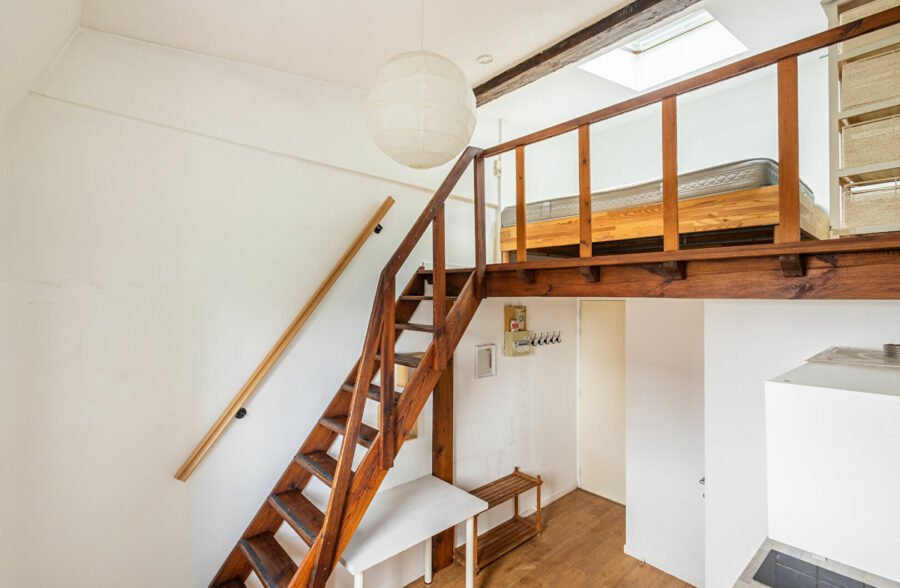 LILLE SEBASTOPOL : TYPE 1 BIS LUMINEUX AVEC MEZZANINE