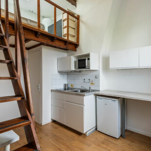 LILLE SEBASTOPOL : TYPE 1 BIS LUMINEUX AVEC MEZZANINE