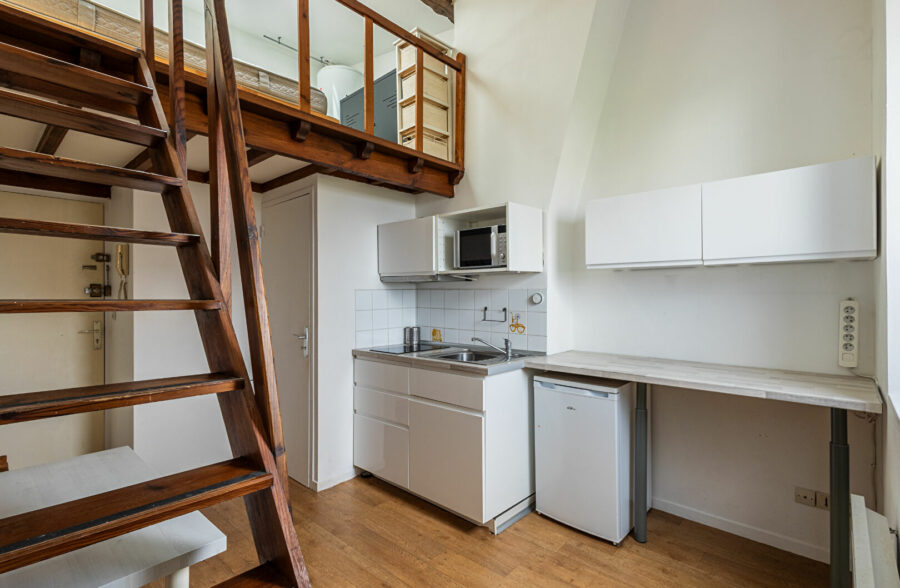 LILLE SEBASTOPOL : TYPE 1 BIS LUMINEUX AVEC MEZZANINE