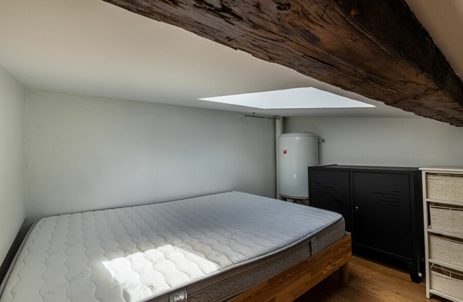LILLE SEBASTOPOL : TYPE 1 BIS LUMINEUX AVEC MEZZANINE