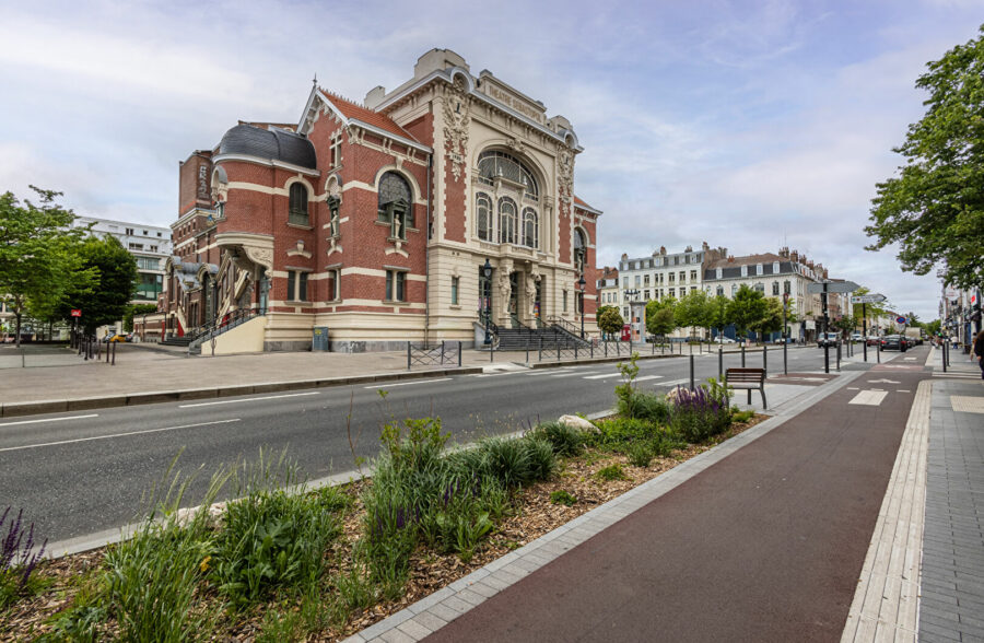 LILLE SEBASTOPOL : TYPE 1 BIS LUMINEUX AVEC MEZZANINE