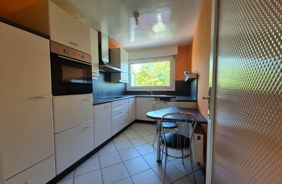 Appartement Lens 4 pièce(s) 89.54 m2 , cave , garage.