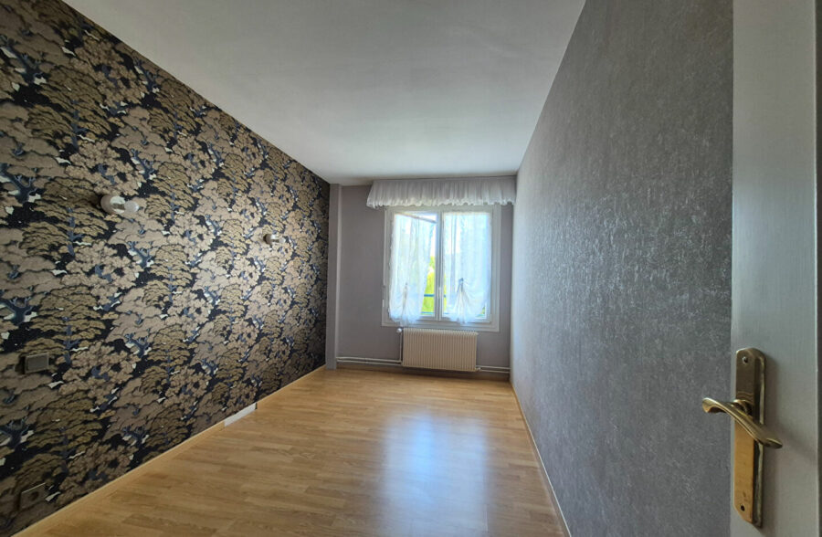 Appartement Lens 4 pièce(s) 89.54 m2 , cave , garage.