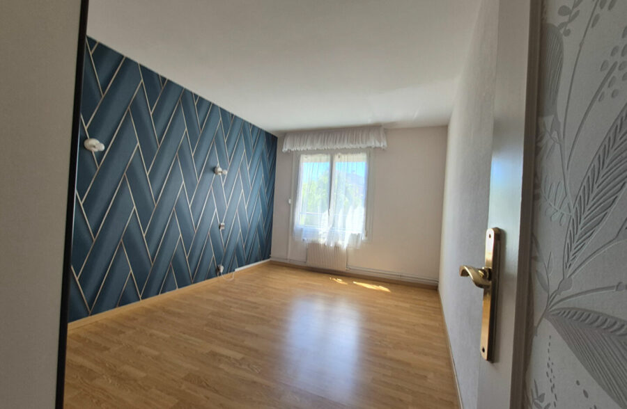 Appartement Lens 4 pièce(s) 89.54 m2 , cave , garage.