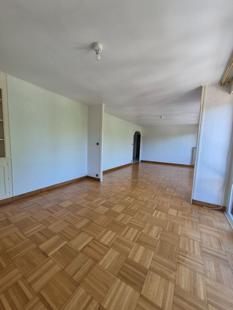 Appartement Lens 4 pièce(s) 89.54 m2 , cave , garage.
