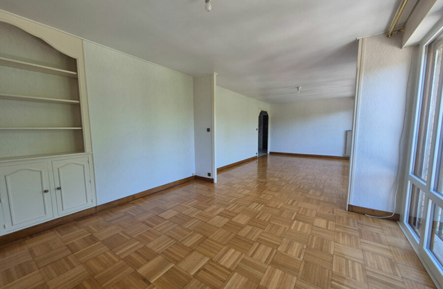 Appartement Lens 4 pièce(s) 89.54 m2 , cave , garage.