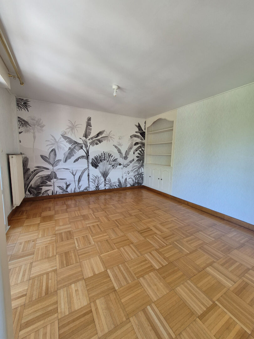 Appartement Lens 4 pièce(s) 89.54 m2 , cave , garage.