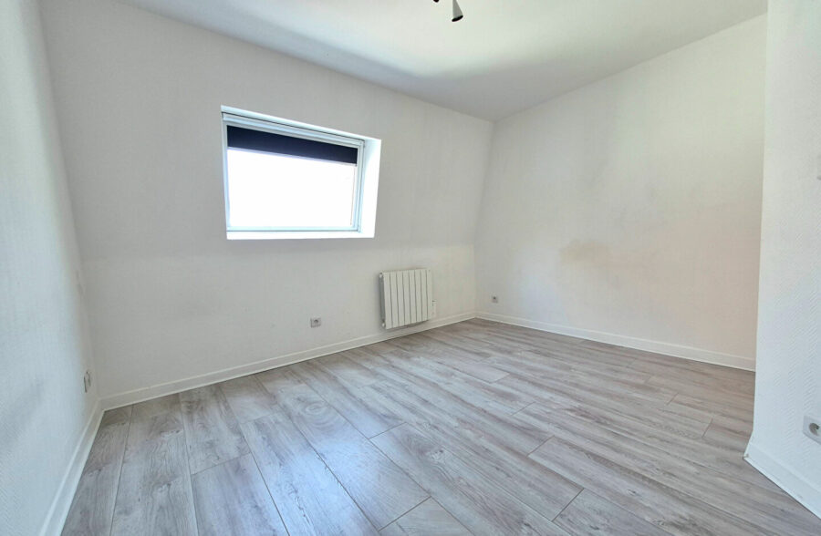 LILLE HYPERCENTRE NATIONALE : TRES BEL APPARTEMENT TYPE 4 LUMINEUX EN DUPLEX AVEC CAVE