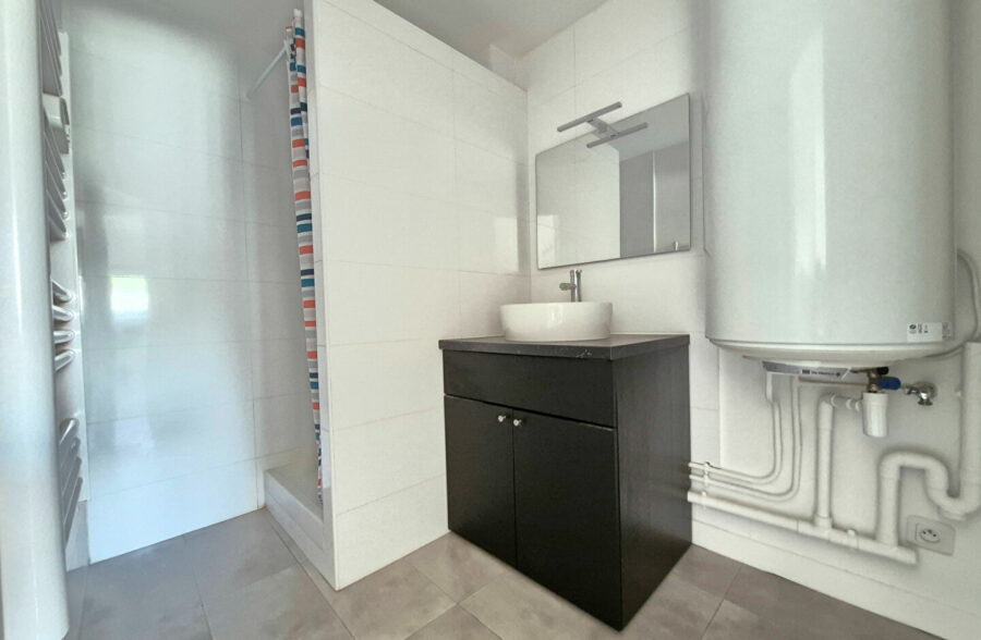 LILLE HYPERCENTRE NATIONALE : TRES BEL APPARTEMENT TYPE 4 LUMINEUX EN DUPLEX AVEC CAVE