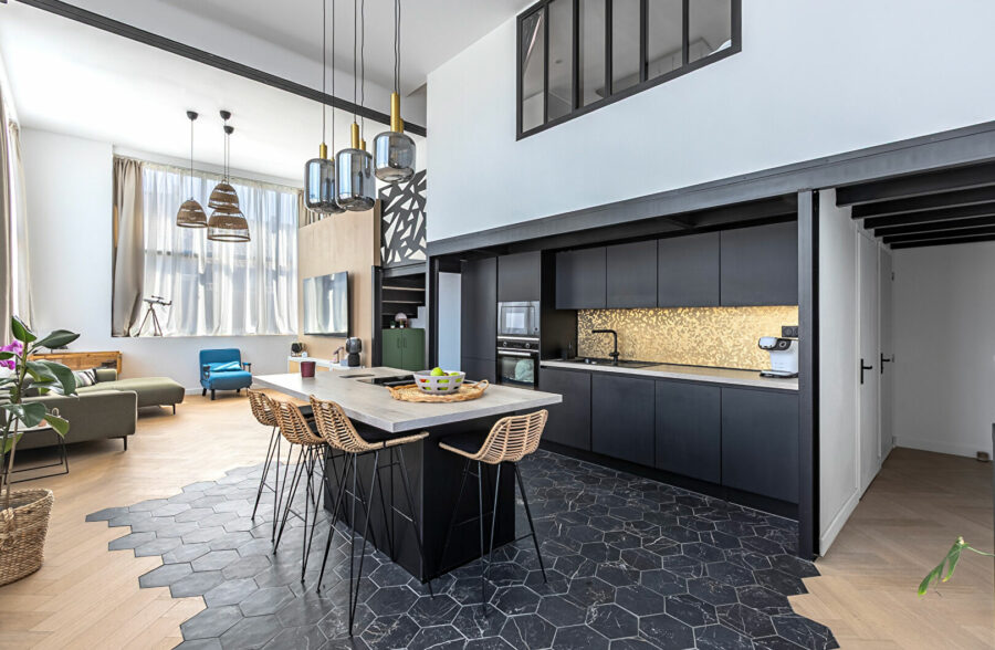 SUPERBE LOFT AVEC TERRASSE ET 2 STATIONNEMENTS A DEUX PAS DU TRAMWAY