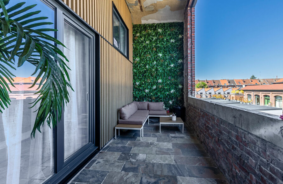 SUPERBE LOFT AVEC TERRASSE ET 2 STATIONNEMENTS A DEUX PAS DU TRAMWAY