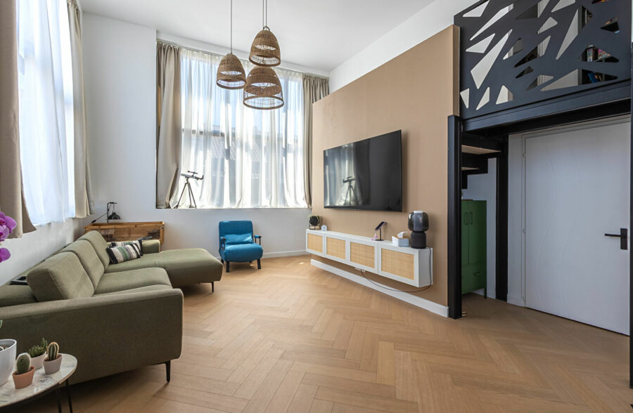SUPERBE LOFT AVEC TERRASSE ET 2 STATIONNEMENTS A DEUX PAS DU TRAMWAY