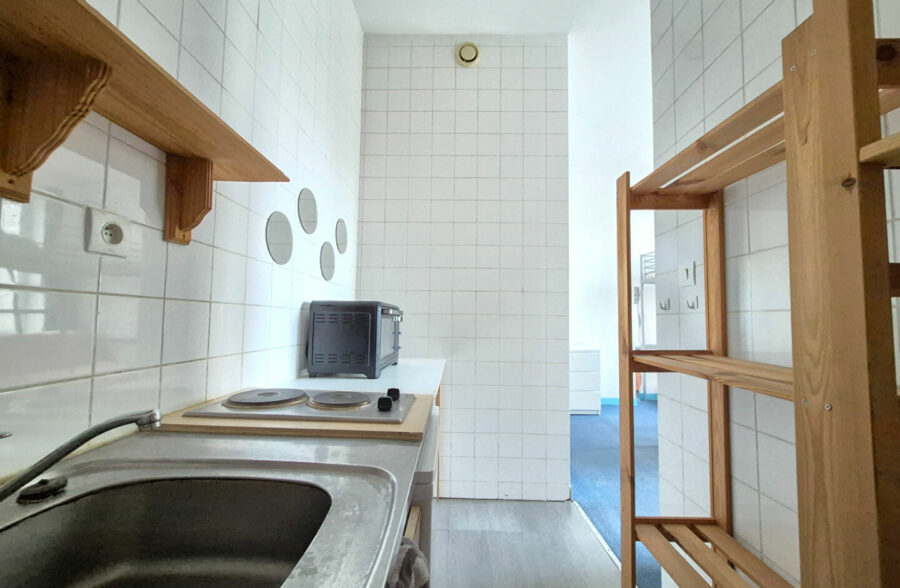 LILLE HYPERCENTRE – RUE NATIONALE : STUDIO MEUBLÉ DE 21,20M² DANS UNE PETITE COPROPRIETE