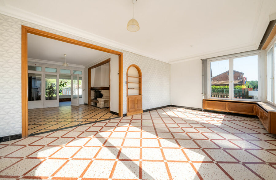 Maison semi-individuelle, 3 chambres, jardin, garage.