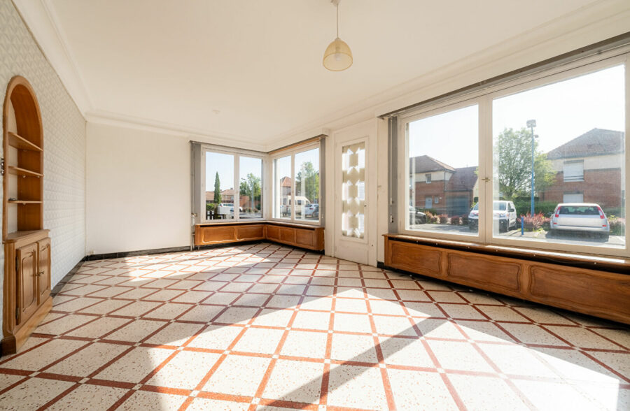 Maison semi-individuelle, 3 chambres, jardin, garage.