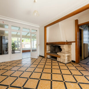Maison semi-individuelle, 3 chambres, jardin, garage.