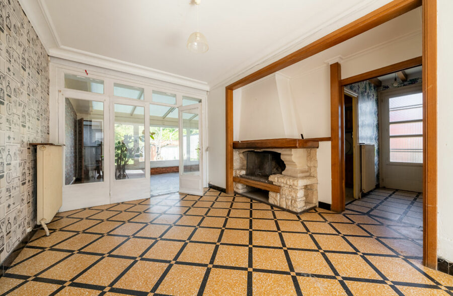 Maison semi-individuelle, 3 chambres, jardin, garage.