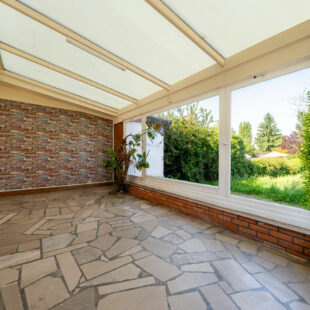 Maison semi-individuelle, 3 chambres, jardin, garage.