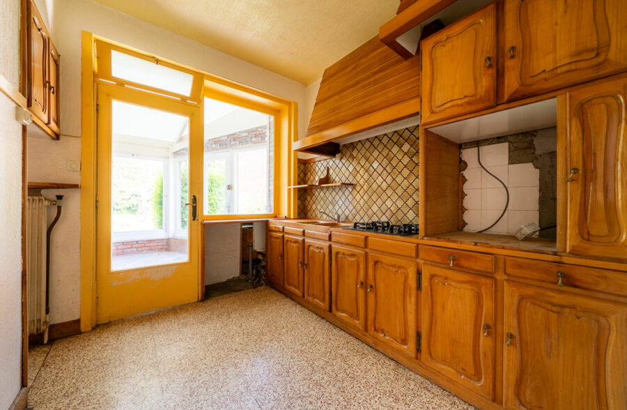 Maison semi-individuelle, 3 chambres, jardin, garage.