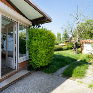 Maison semi-individuelle, 3 chambres, jardin, garage.